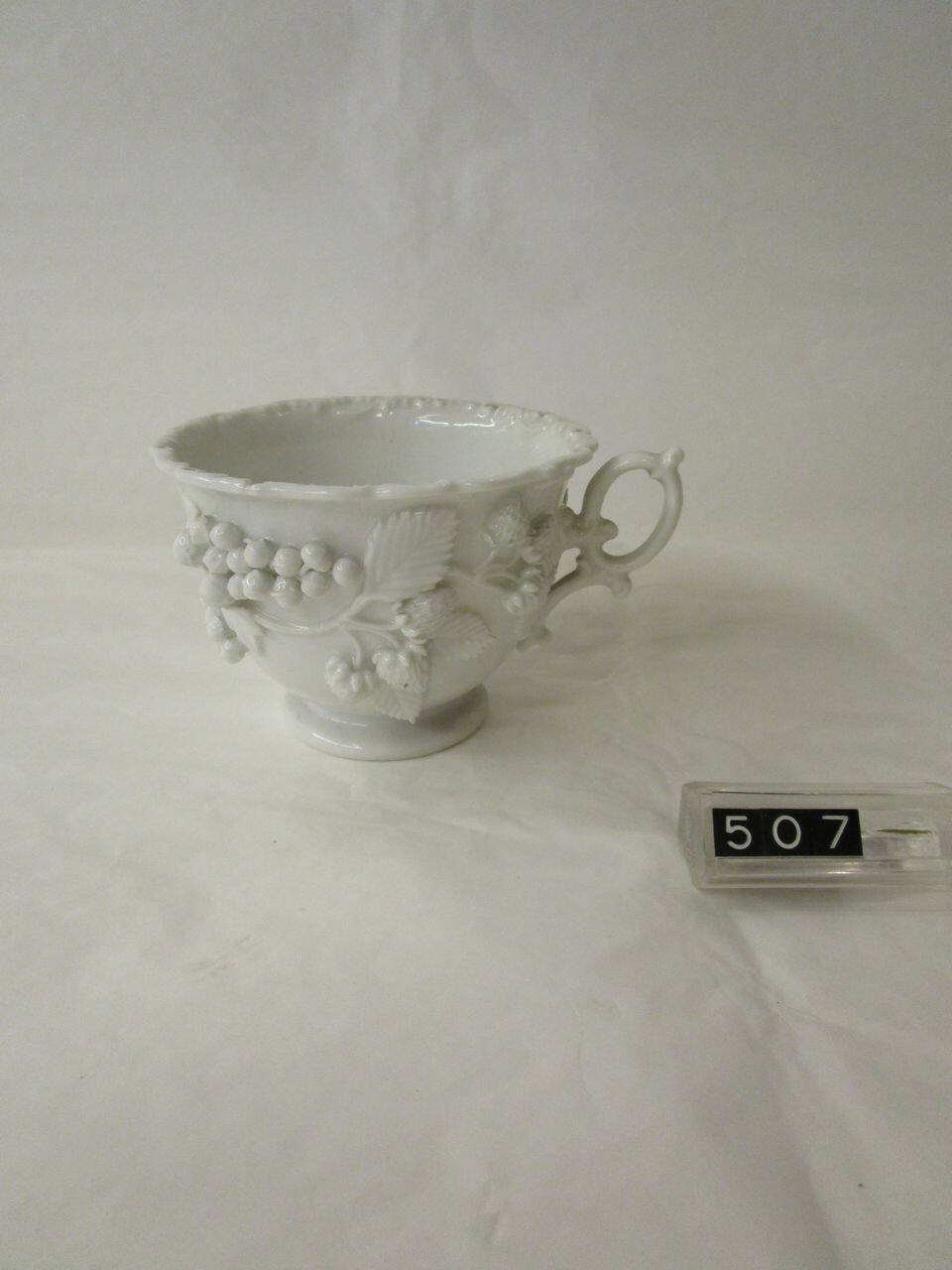 tazza di Fontainebleau - Parigi, Manifattura Jacob Petit (prima metà sec. XIX)