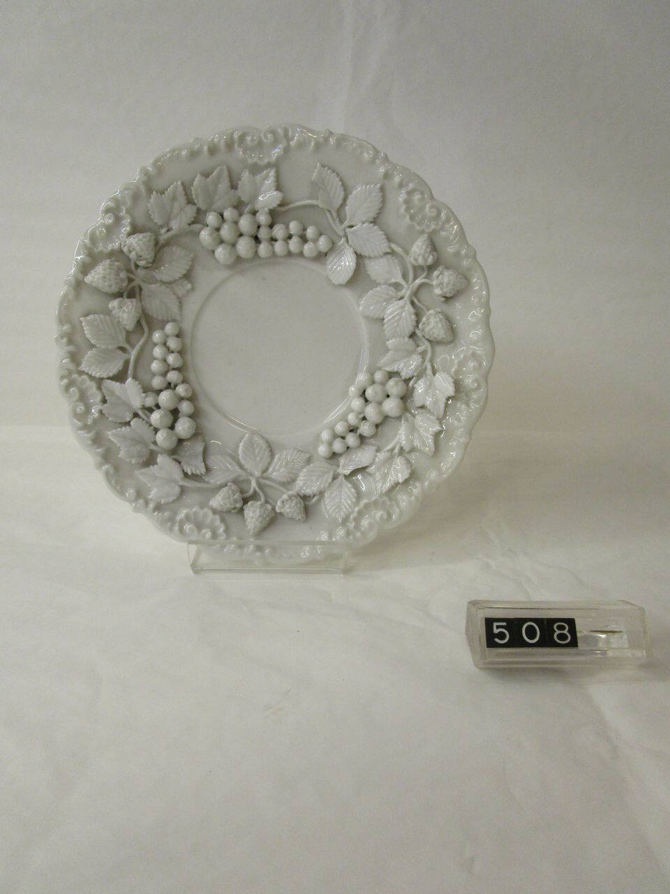 piatto di Fontainebleau - Parigi, Manifattura Jacob Petit (prima metà sec. XIX)