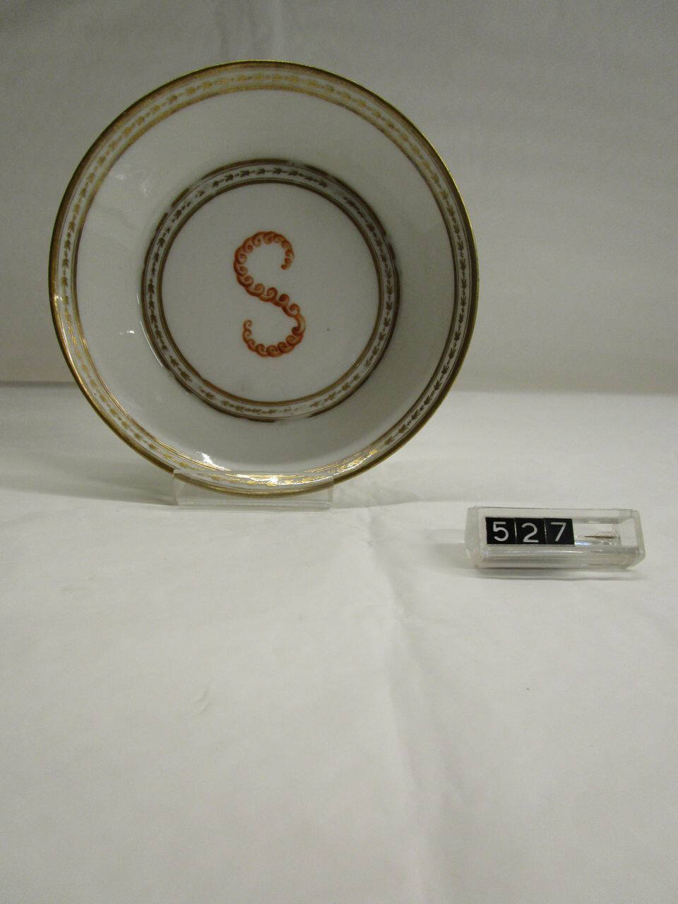 piattino di Parigi, Manifattura Guérhard&Dihl (seconda metà sec. XVIII)