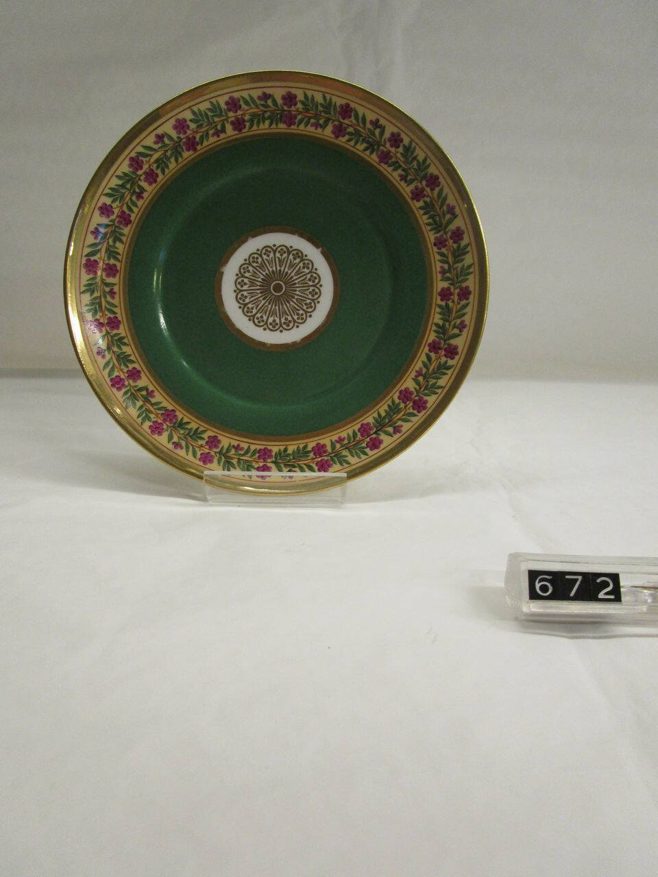 piattino di Sèvres, Manifattura di Sèvres (prima metà sec. XIX)