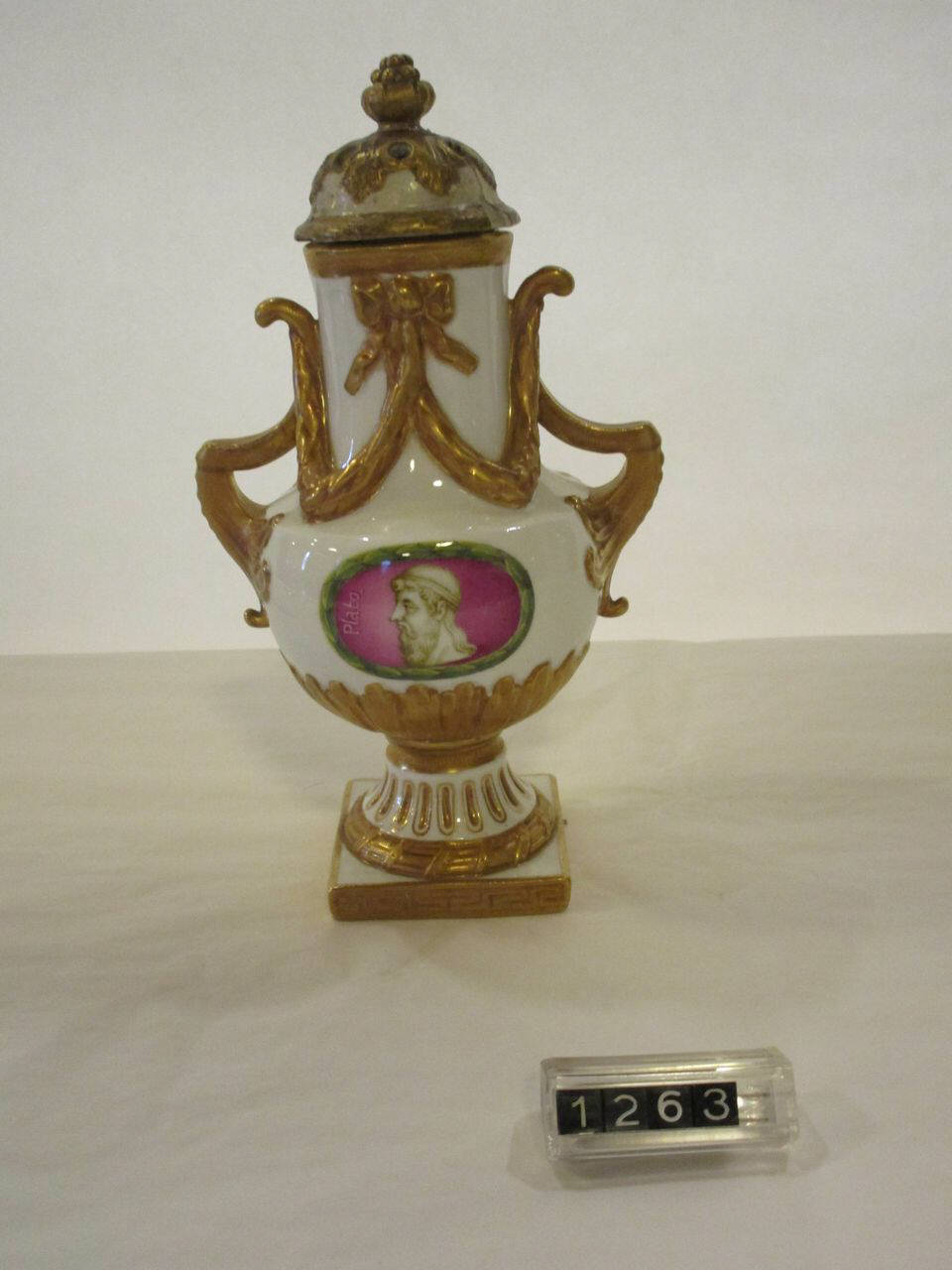 guarnitura da camino di Meissen, Manifattura di Meissen (seconda metà sec. XVIII)