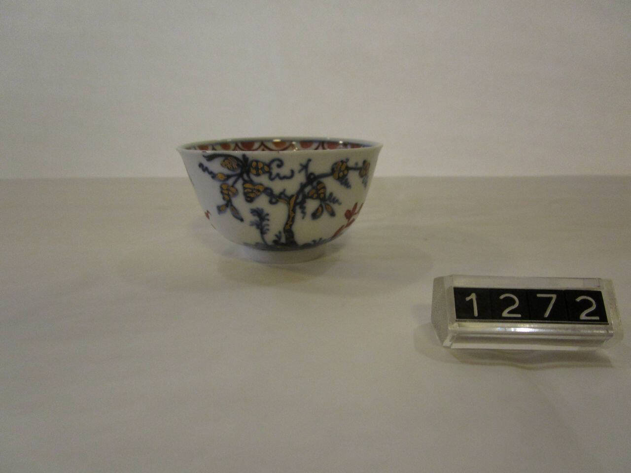 tazzina di Venezia, Manifattura Vezzi (prima metà sec. XVIII)