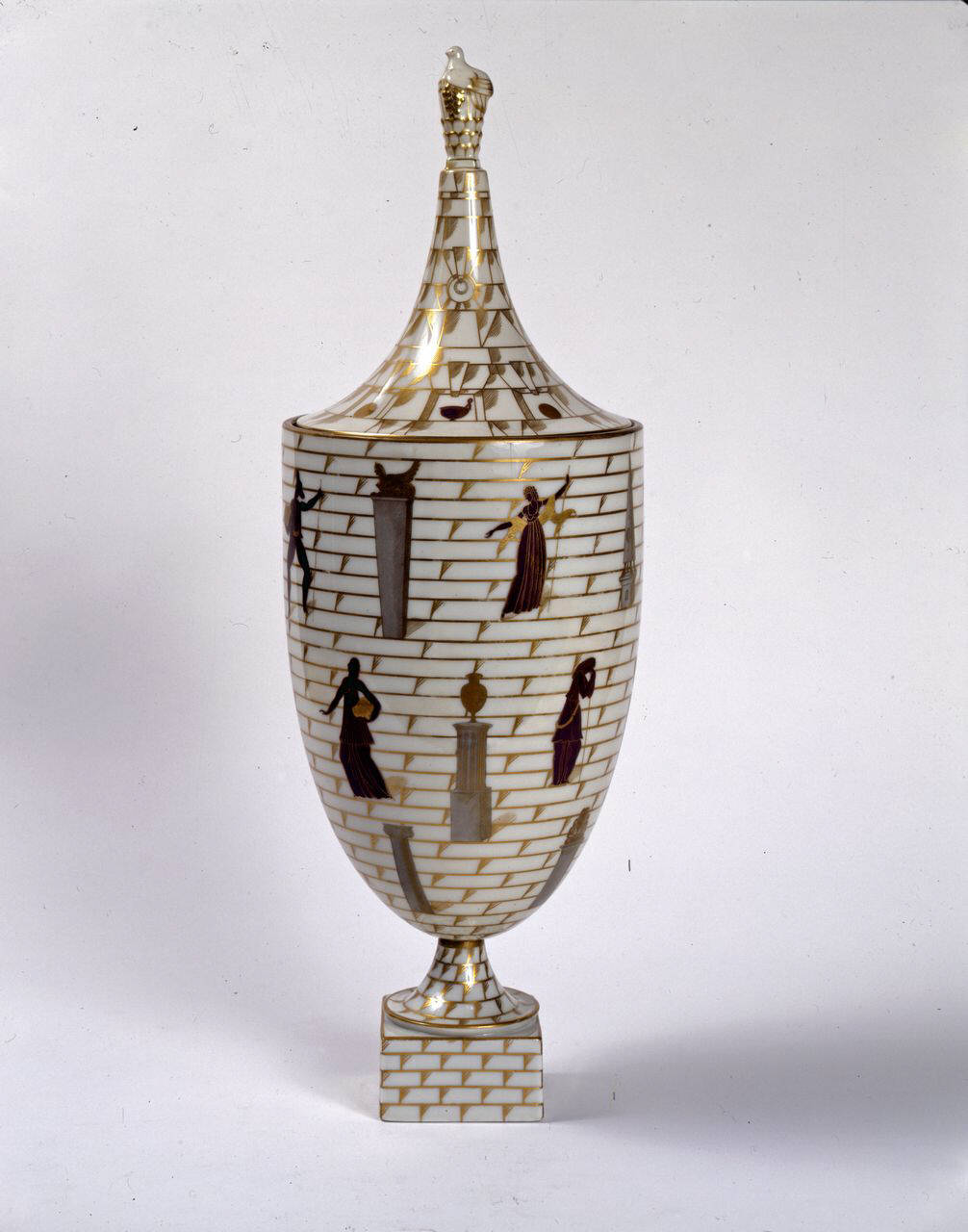 urna di Ponti, Giovanni, detto Giò; Milano, Manifattura Richard-Ginori (prima metà sec. XX)