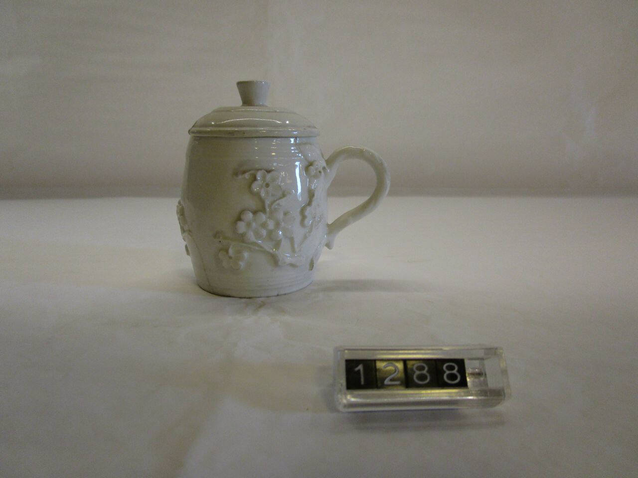 cremiera o senapiera di Mennecy, Manifattura di Mennecy (prima metà sec. XVIII)