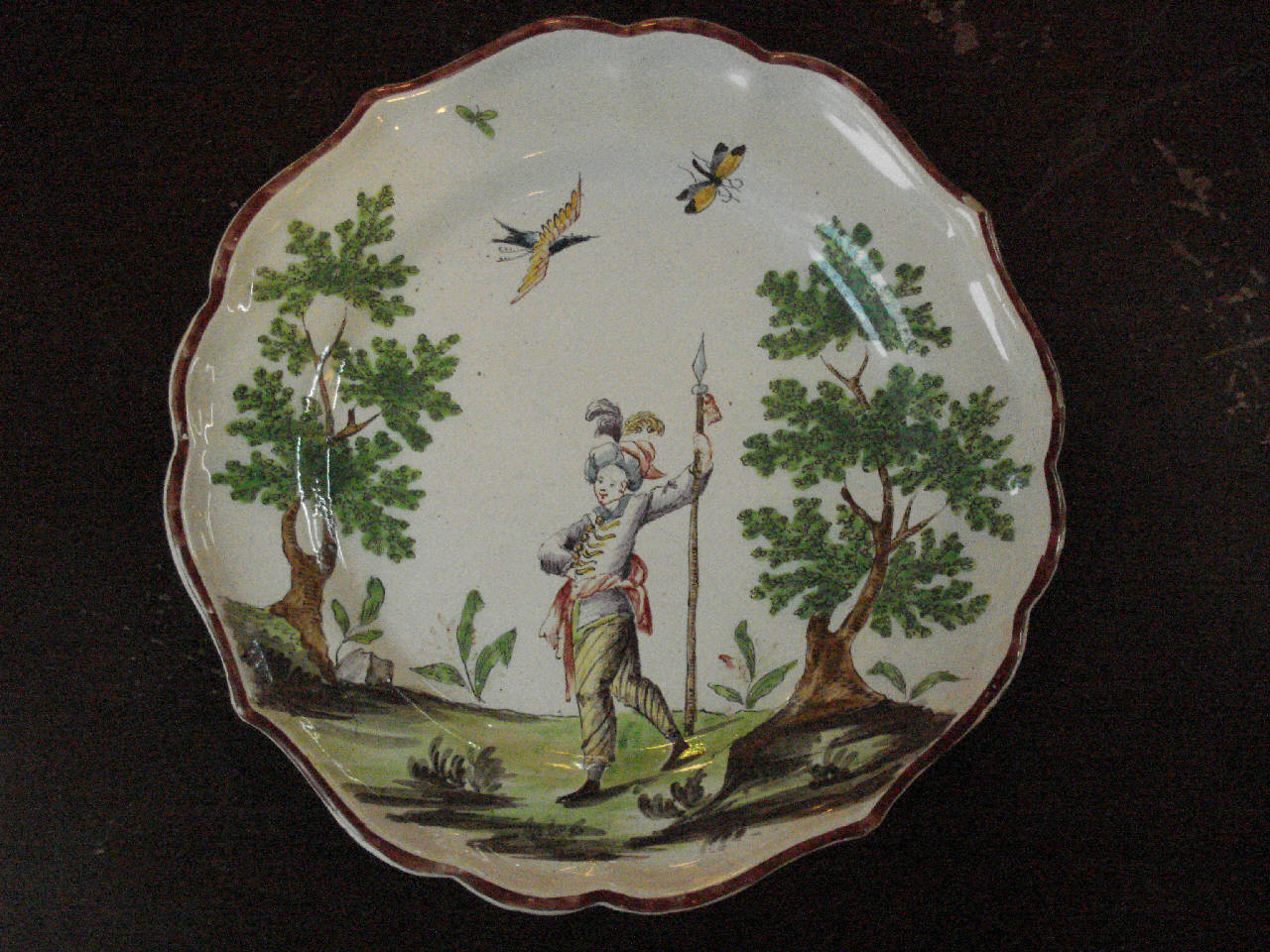 Figura maschile con lancia tra due alberi (piatto) di Manifattura Felice e Giuseppe Maria Clerici (sec. XVIII)