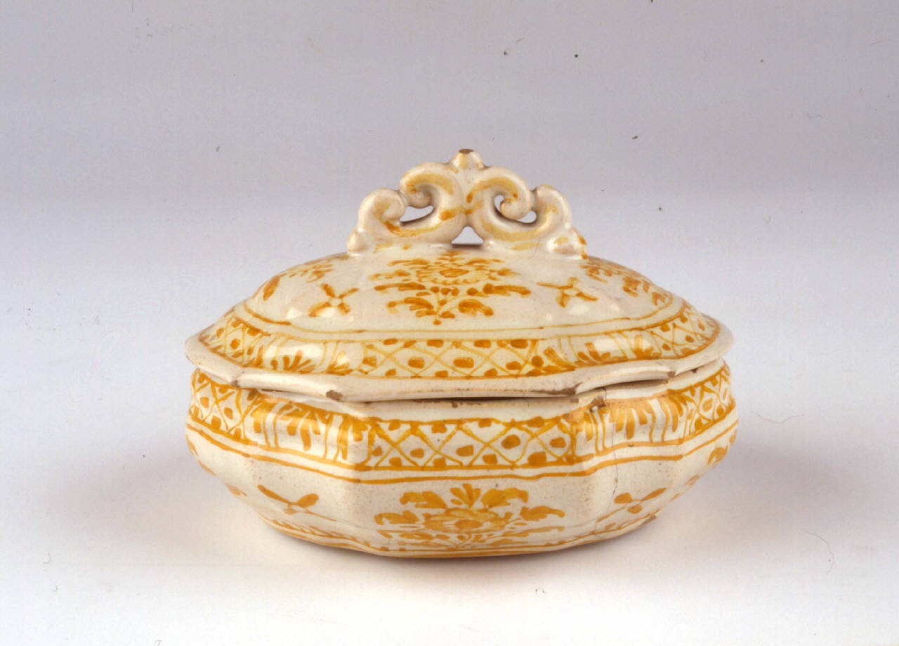 mazzetti di fiori e foglie (zuccheriera) - manifattura di Savona (?) o Moustiers (?) (seconda metà sec. XVIII)