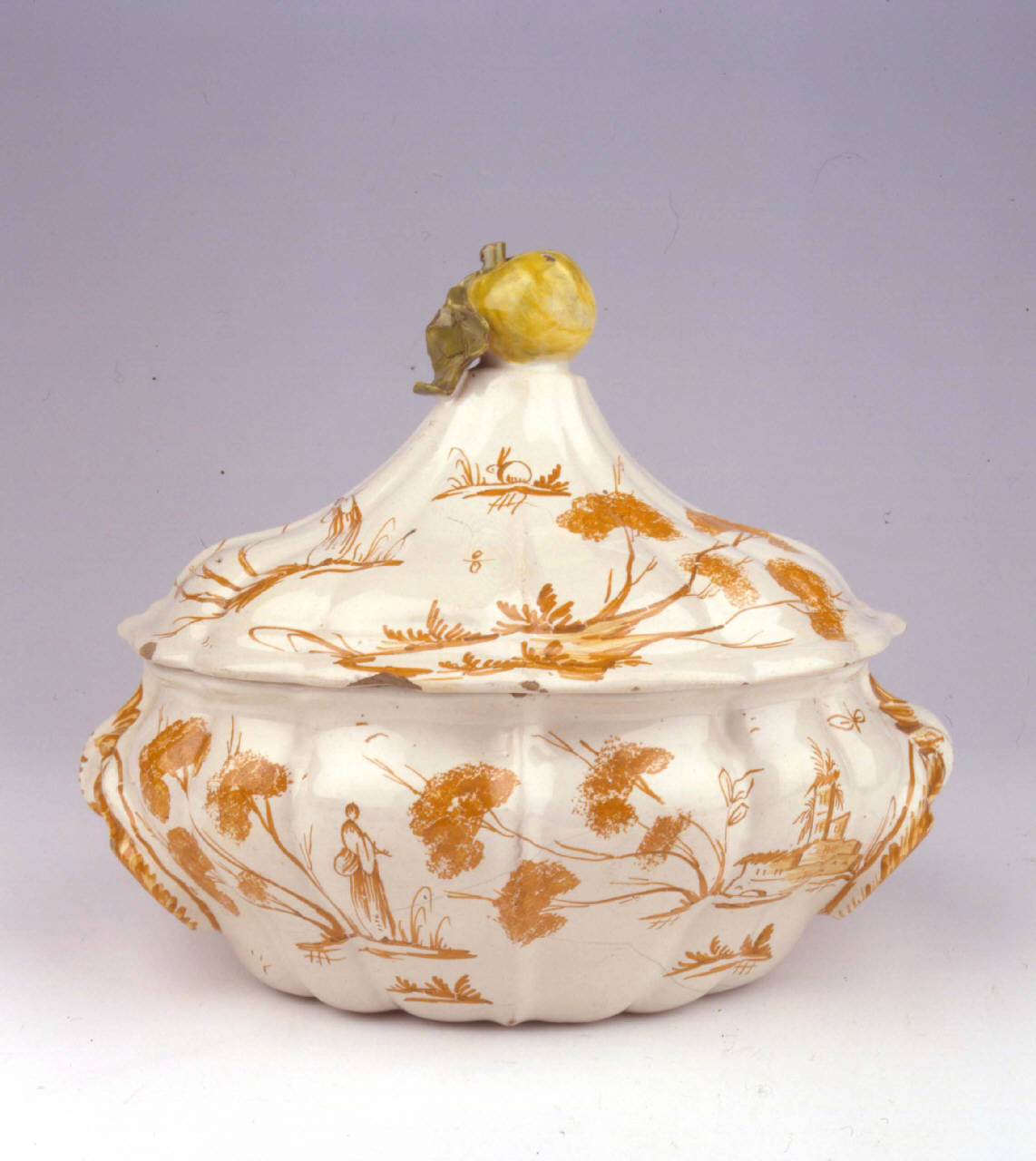 paesaggio (zuppiera) - manifattura di Savona o Albisola o Moustiers (?)||manifattura provenzale (Moustiers?) (seconda metà sec. XVIII)