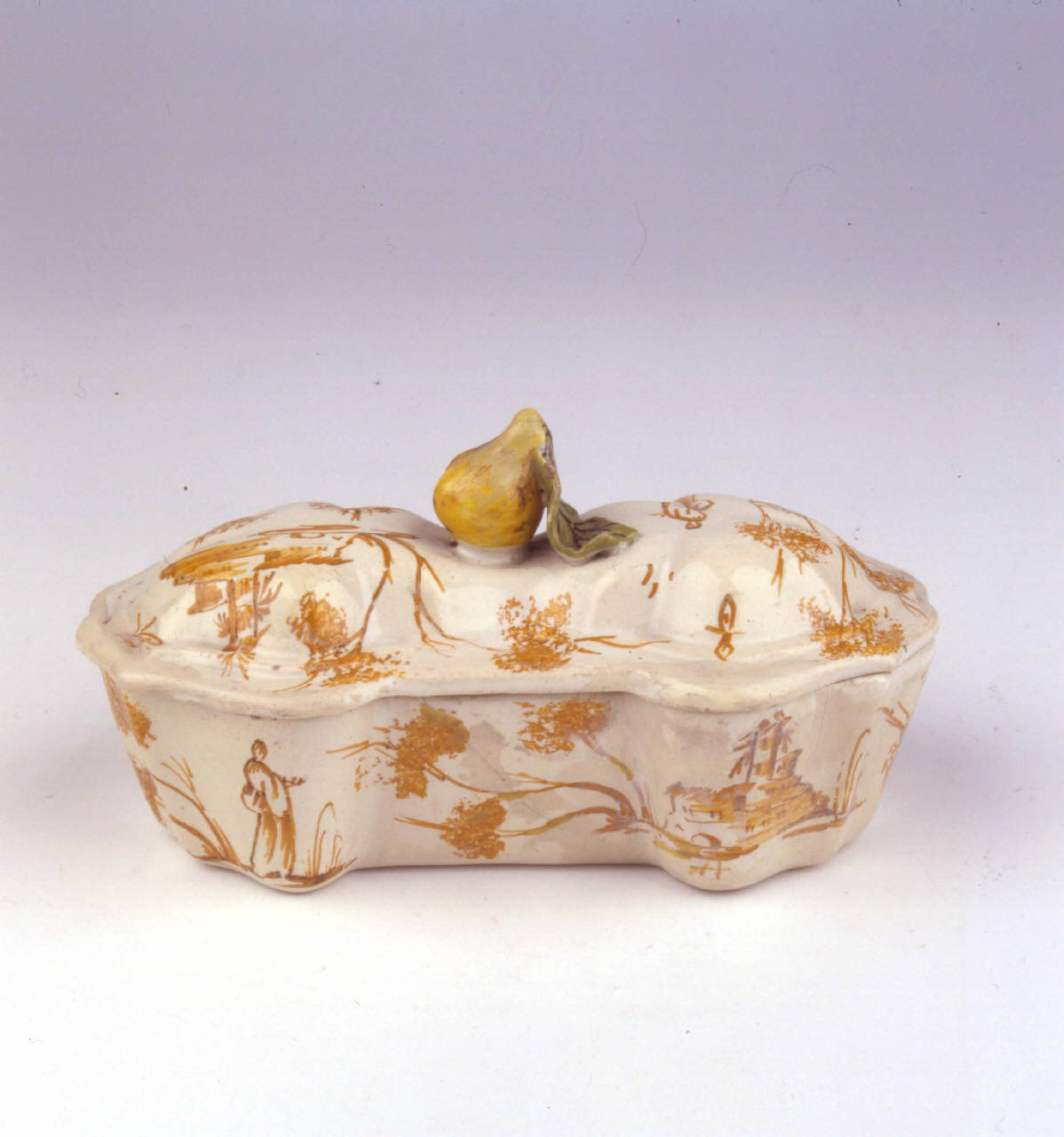 paesaggio (saliera) - manifattura di Savona o Albisola o Moustiers (?)||manifattura provenzale (Moustiers?) (seconda metà sec. XVIII)