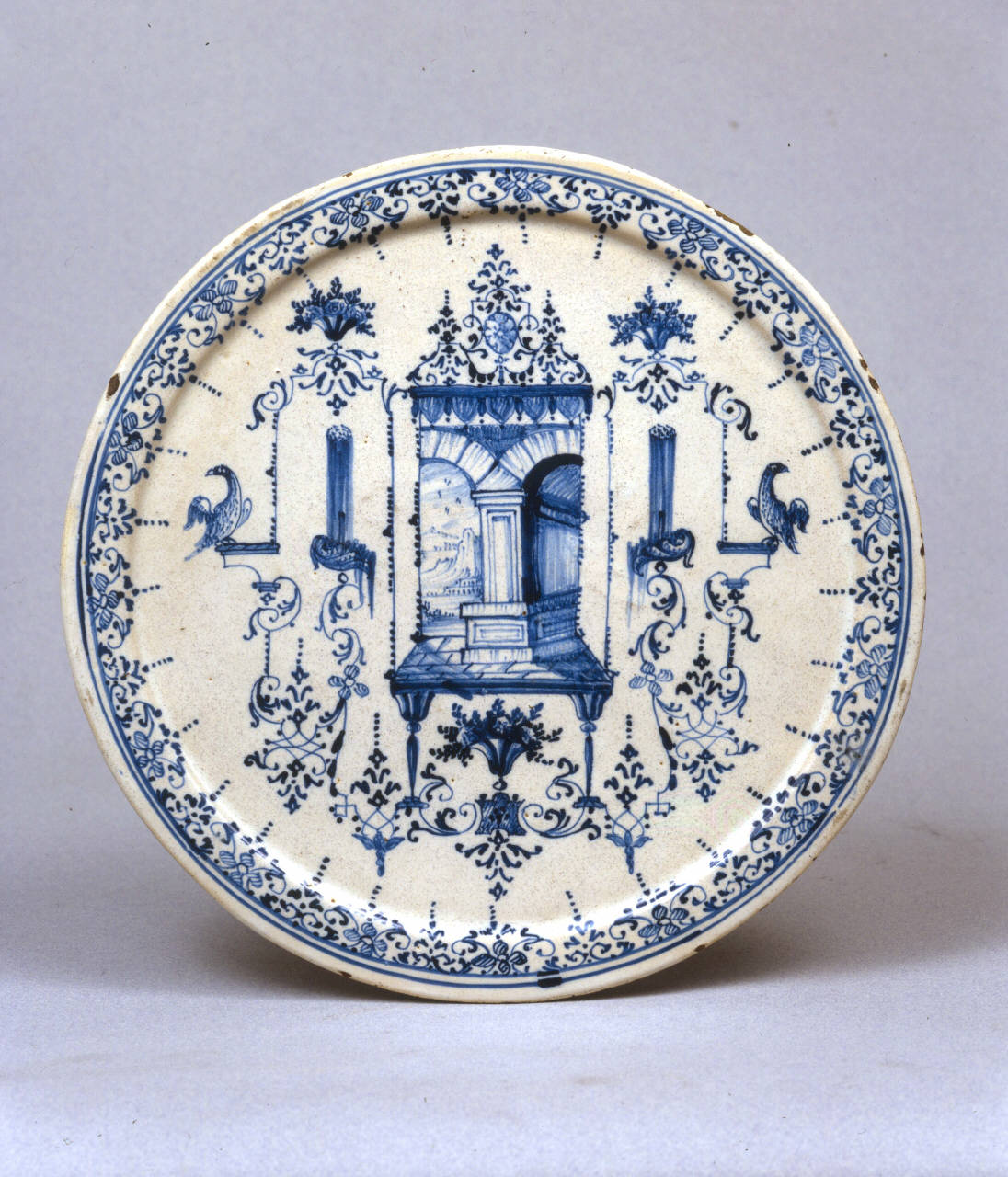 particolare architettonico e motivi "alla Bérain" (sottocoppa) di Rossetti, Giovanni Battista (prima metà sec. XVIII)