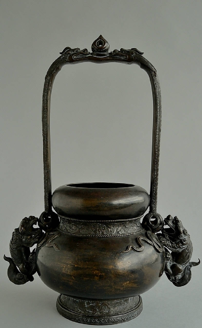 leoncini che giocano con la palla di broccato (incensiere) - ambito Cina (sec. XIX)