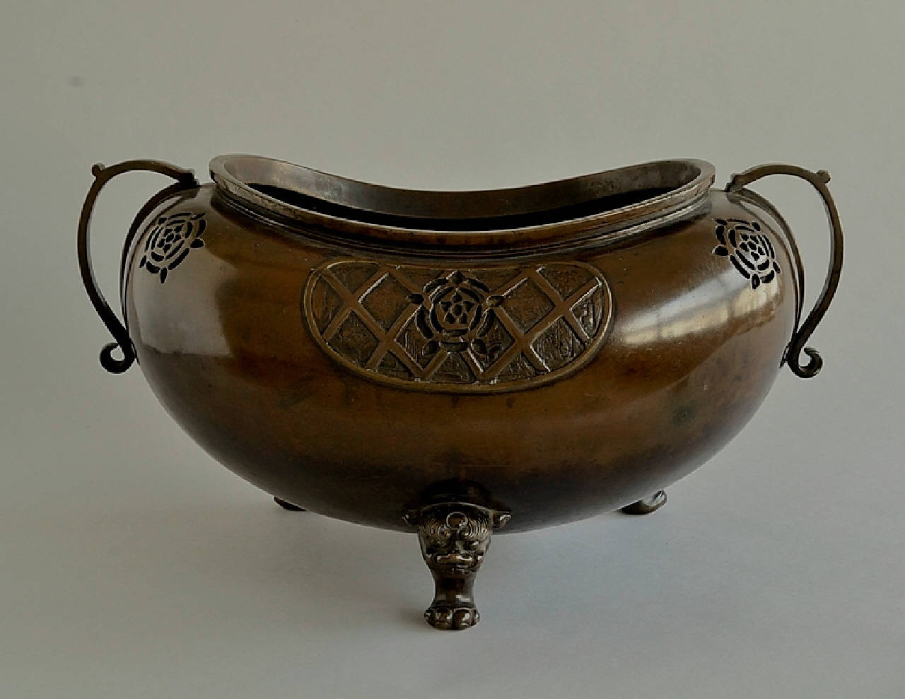 stemma araldico (incensiere) - ambito Giappone (secc. XVIII/ XIX)