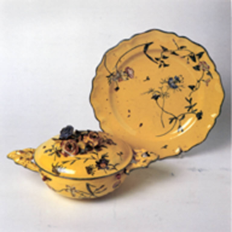 motivo decorativo floreale (piatto)