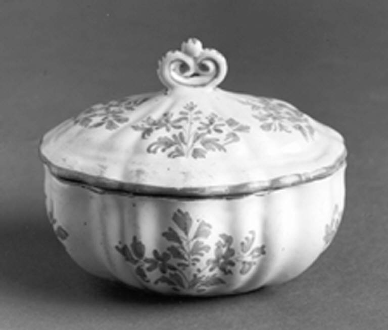 motivo decorativo floreale (zuccheriera) (sec. XVIII)