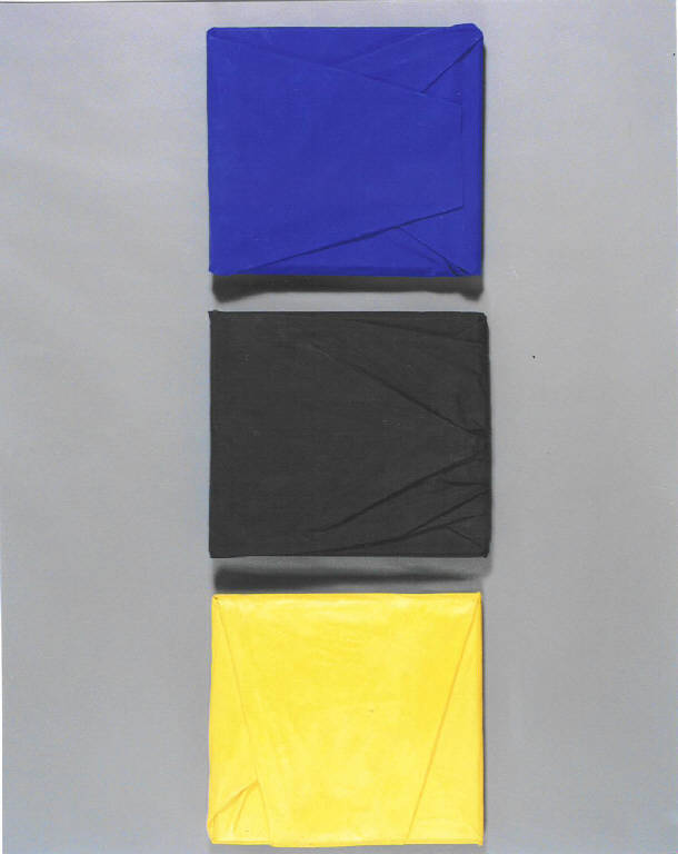 Piegare il giallo N.1 Piegare il nero N.2 Piegare il blu N.3, Tre tele giallo nero bleu (dipinto) di Berlingeri Cesare (fine sec. XX)
