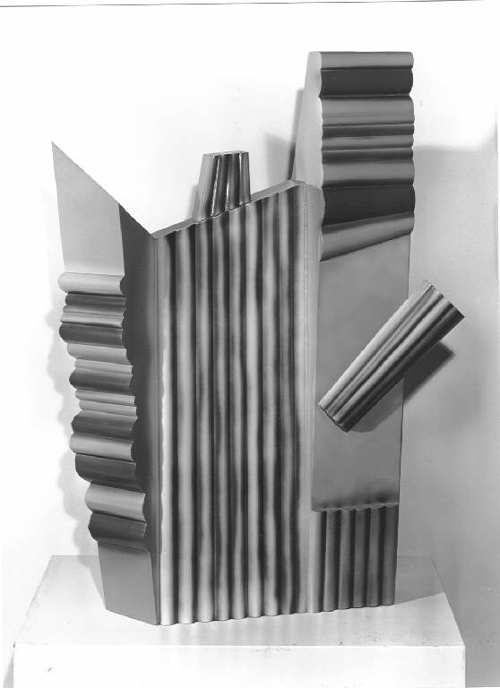 Pietra urbana, Struttura astratta (scultura) di Palmieri Luciano (ultimo quarto sec. XX)