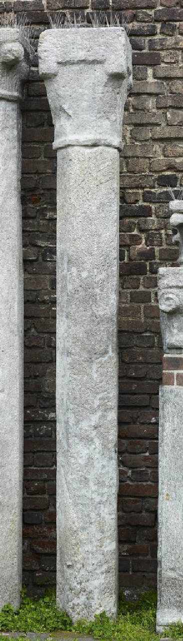Colonna a sezione ottagonale con capitello a fogie stilizzate (colonna, con capitello) di Lapicida; Scultore - ambito lombardo (sec. XV)