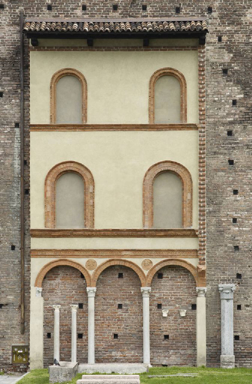 Resti di un cortile da via Torino angolo via Spadari (facciata, porzione di) di Scultore - ambito lombardo (fine sec. XV)
