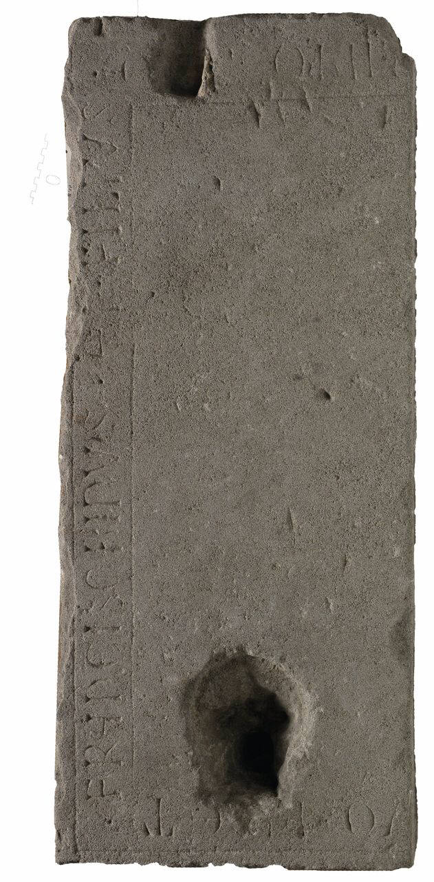 Lastra tombale con iscrizione di Martino e Franceschino (lastra, parti di) di Lapicida - ambito lombardo (prima metà sec. XIV)