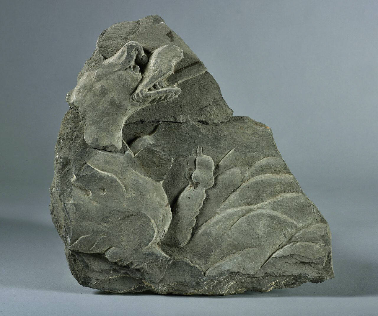 San Giorgio e il drago con stemma Bottigella sostenuto da un angelo (architrave, parte di) di Scultore - ambito pavese (fine sec. XV)