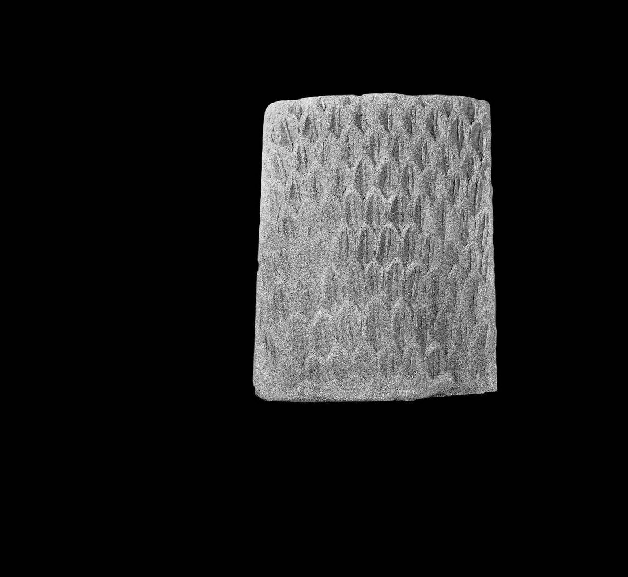 Frammento di fianco di camino (camino, frammento di fianco) di Scultore - ambito lombardo (prima metà sec. XVI)