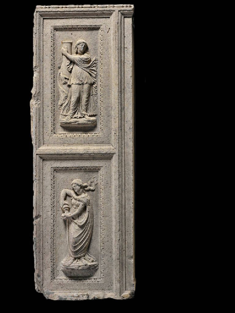 Frammento della spalla destra del Camino detto di Cesariano (spalla, frammento di) di Scultore - ambito lombardo (primo quarto sec. XVI)
