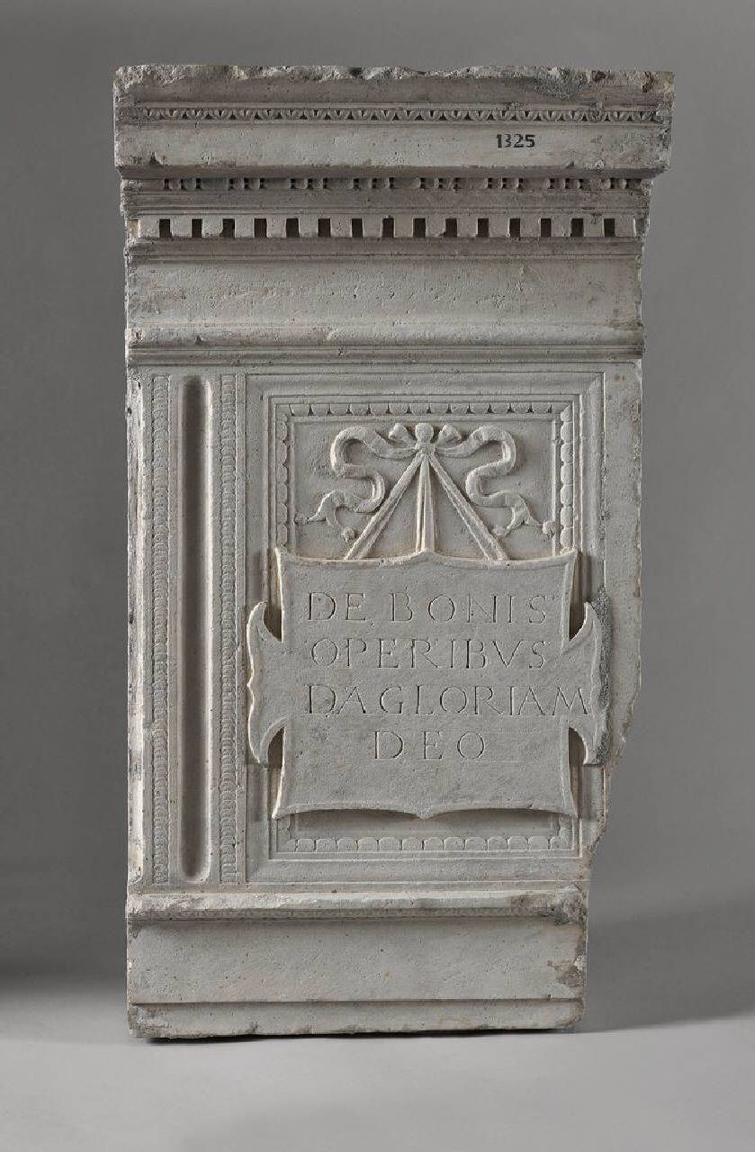 Fianco destro del frontale del Camino detto di Cesariano (frontale, fianco di) di Scultore - ambito lombardo (primo quarto sec. XVI)