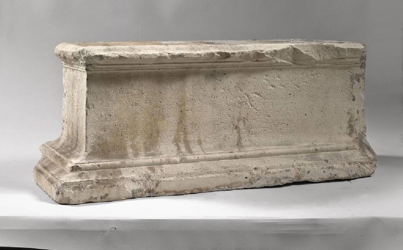 Basamento della spalla del Camino detto di Cesariano (spalla, basamento di) di Scultore - ambito lombardo (primo quarto sec. XVI)