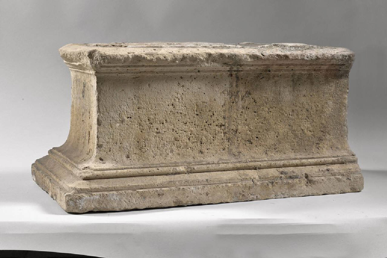 Basamento della spalla del Camino detto di Cesariano (spalla, basamento di) di Scultore - ambito lombardo (primo quarto sec. XVI)