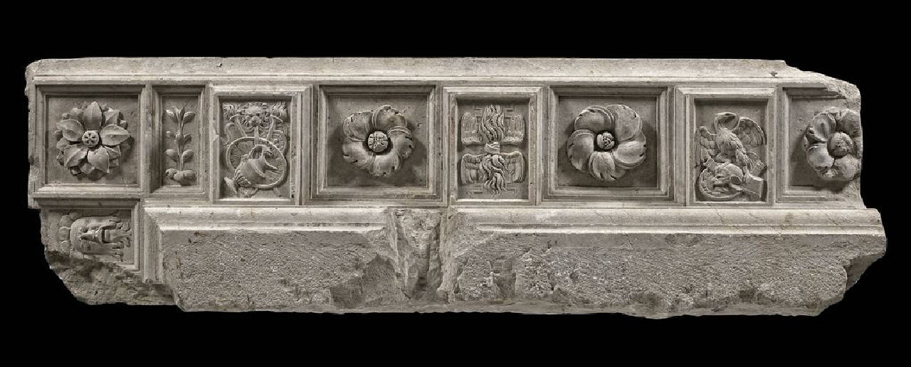 Cornice a gocciolatoio con mutili e lacunari con motici classici, parte di (cornice) di Scultore - ambito lombardo (primo quarto sec. XVI)