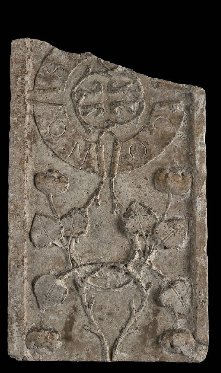 Portale con motto "conosere" in quindici parti (portale, in quindici parti) di Scultore - ambito lombardo (fine/inizio sec. XV)