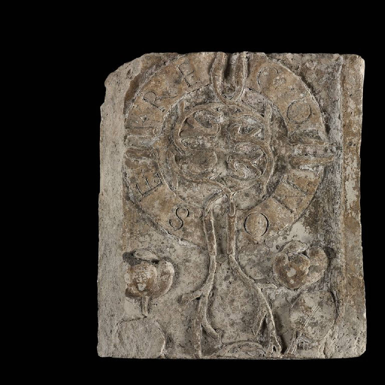 Portale con motto "conosere" in quindici parti (portale, in quindici parti) di Scultore - ambito lombardo (fine/inizio sec. XV)