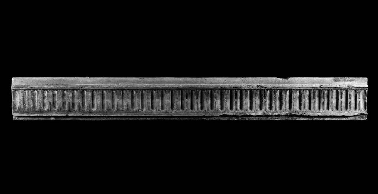 Frammenti del portale da vicolo Sant' Aquilino (portale, frammenti di) di Scultore - ambito lombardo (seconda metà sec. XVI)