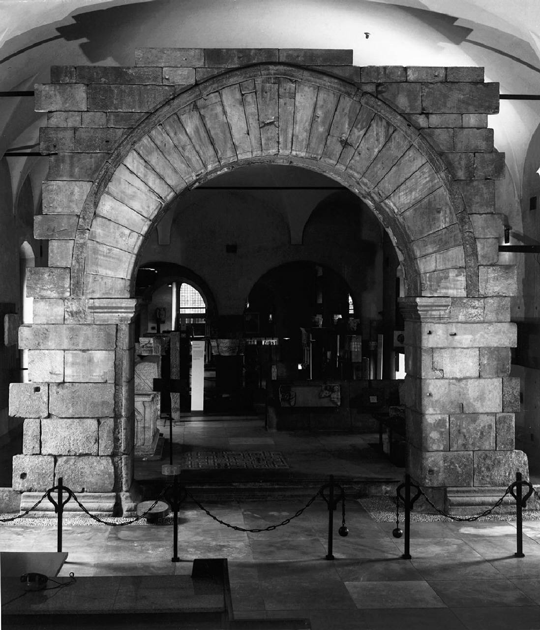 Portale detto Pusterla dei Fabbri (portale) di Scultore - ambito lombardo (fine/inizio sec. XII)