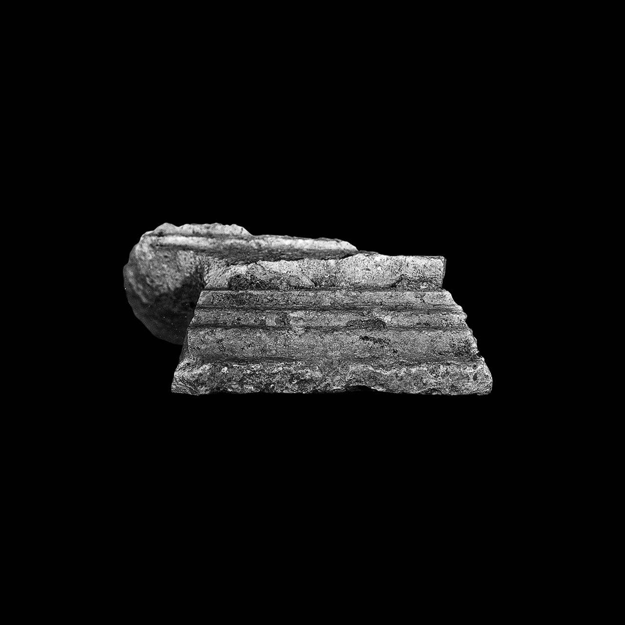 Cornice frammentaria in calcare (cornice, frammento di) di Scultore - ambito lombardo (sec. XVII)