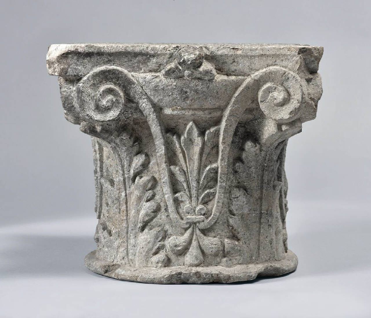 Capitello a un ordine di foglie d'acanto (capitello) di Scultore - ambito lombardo (fine/inizio sec. XV)