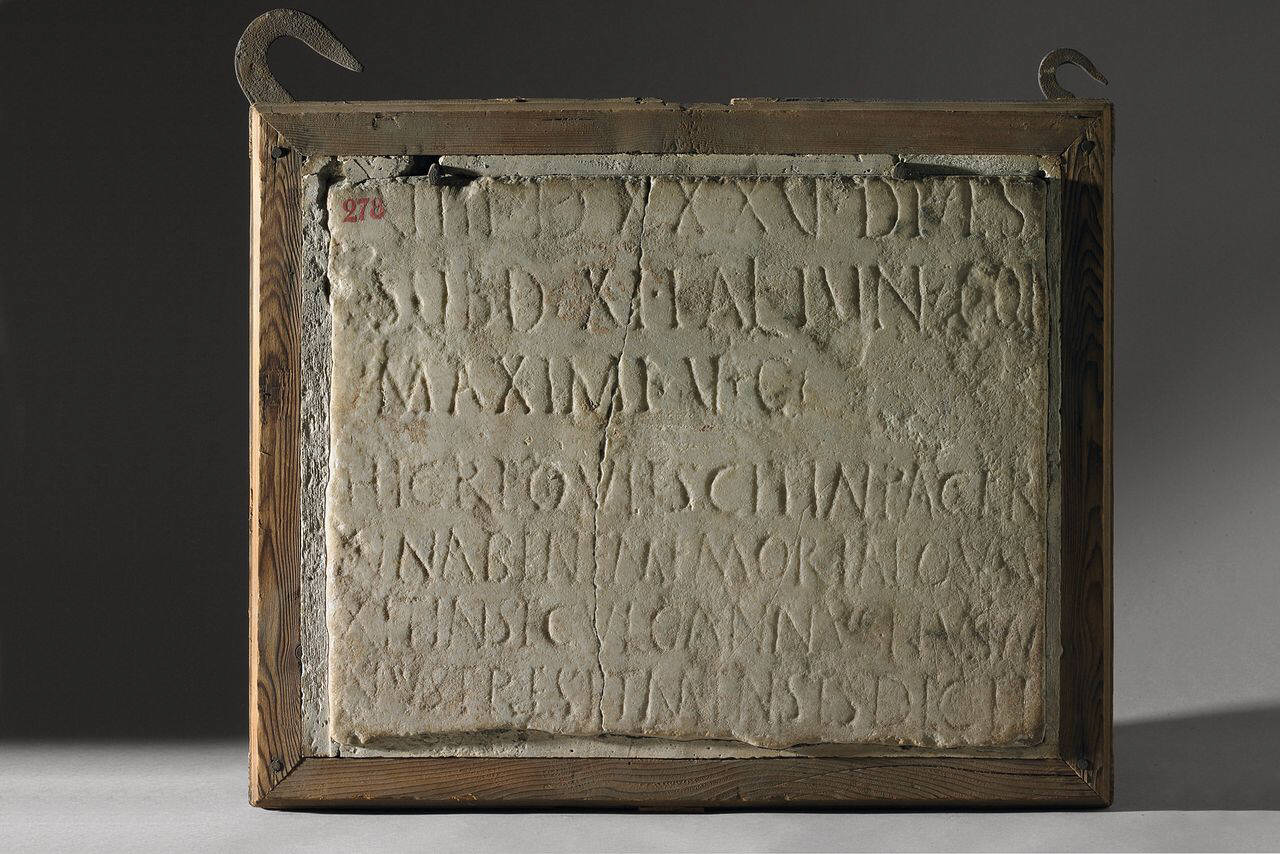 Epigrafe di Rufina e di un ignoto (lastra) di Lapicida - ambito lombardo (primo quarto sec. VI)