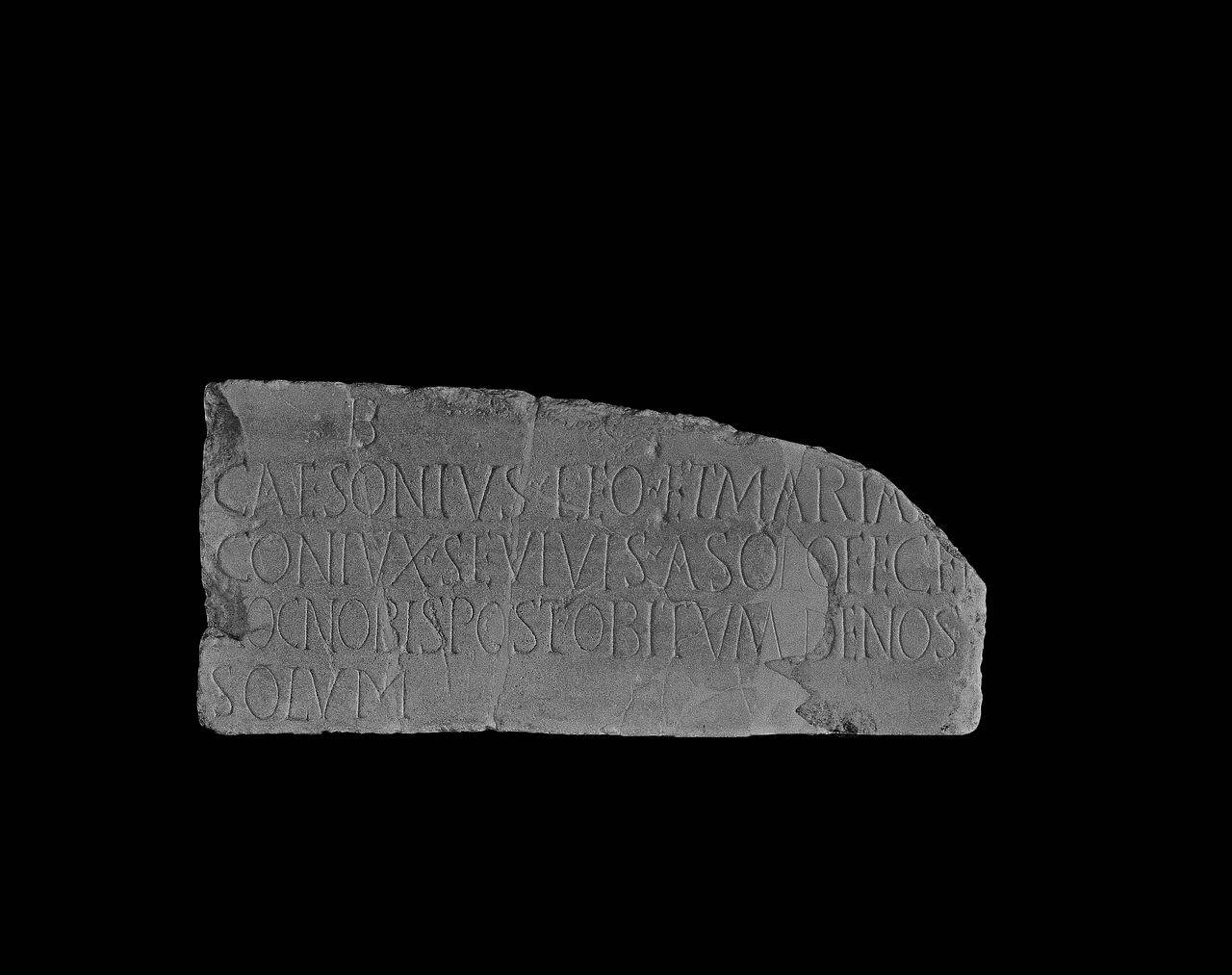 Epigrafe dei coniugi Caesonius Leo e Maria (lastra) di Lapicida - ambito lombardo (fine/inizio sec. IV)