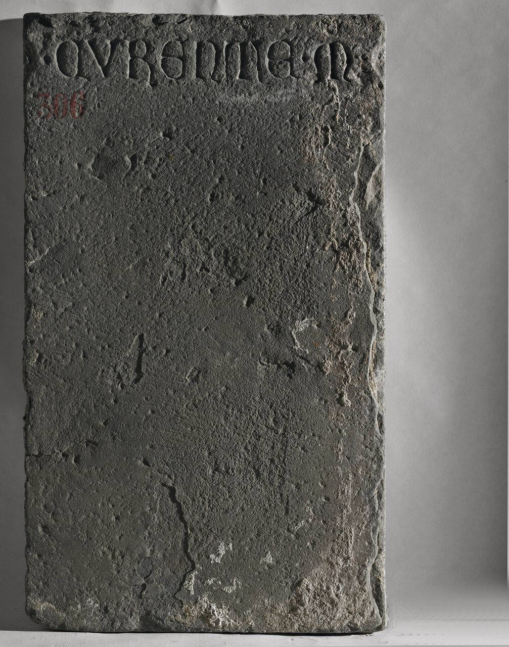 Epigrafe con "(ANN)0 CURENTE M( )" (lastra) di Lapicida - ambito lombardo (sec. XIV)