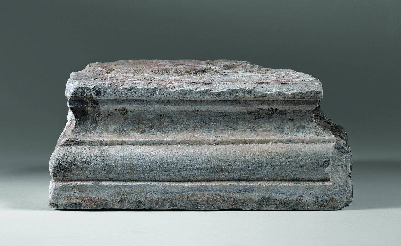 Base di pilastro, frammento di (base di pilastro, frammento di) di Scultore - ambito lombardo (prima metà sec. XIII)