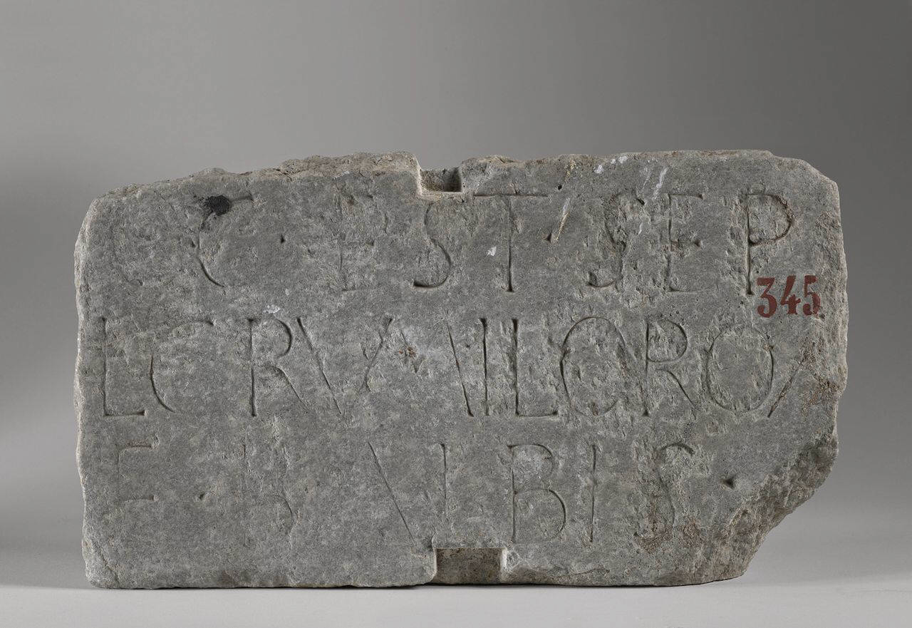 Lastra tombale con iscrizione della famiglia De Balbis (lastra) di Lapicida - ambito lombardo (sec. XVI)