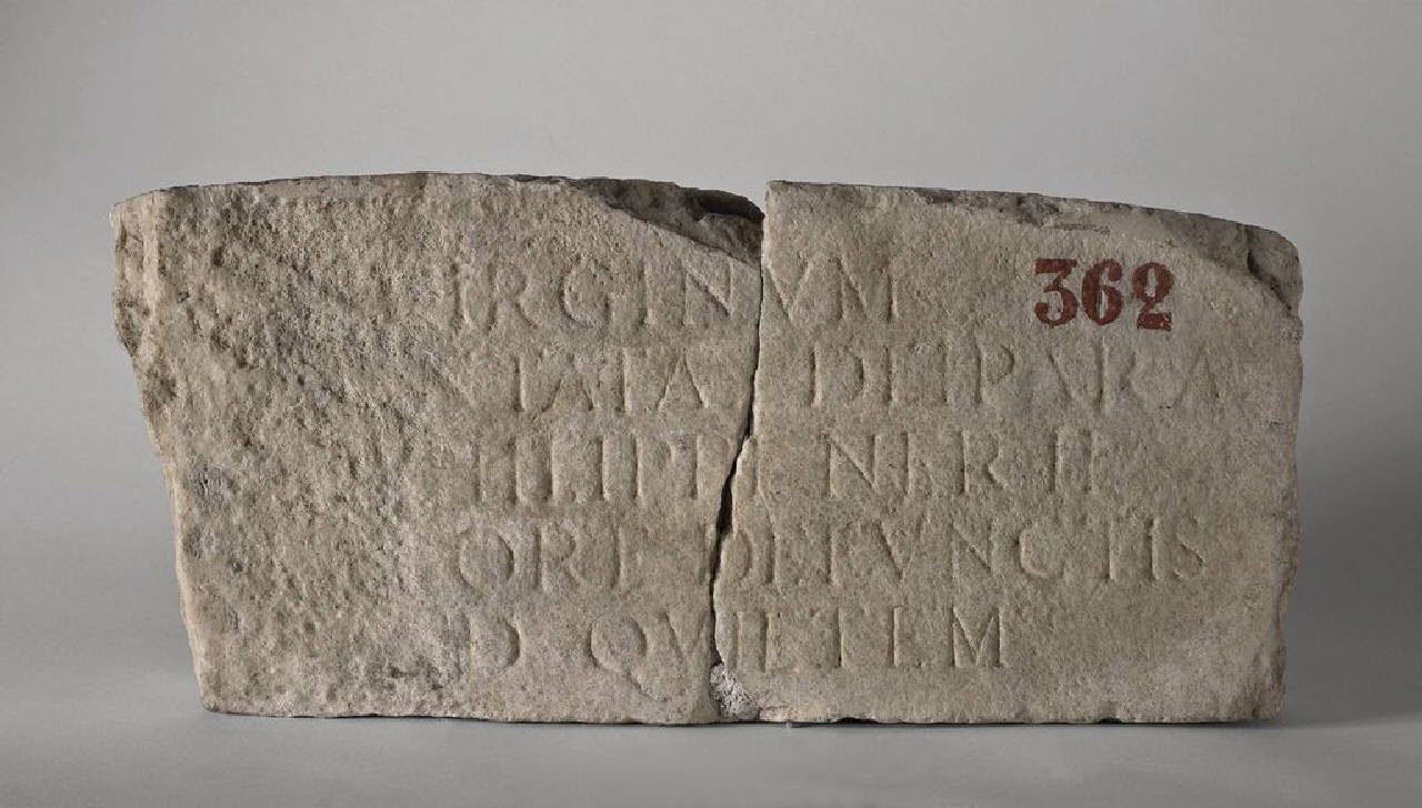 Lastra tombale con iscrizione delle monache agostiniane di San Filippo Neri (lastra) di Lapicida - ambito lombardo (sec. XVII)