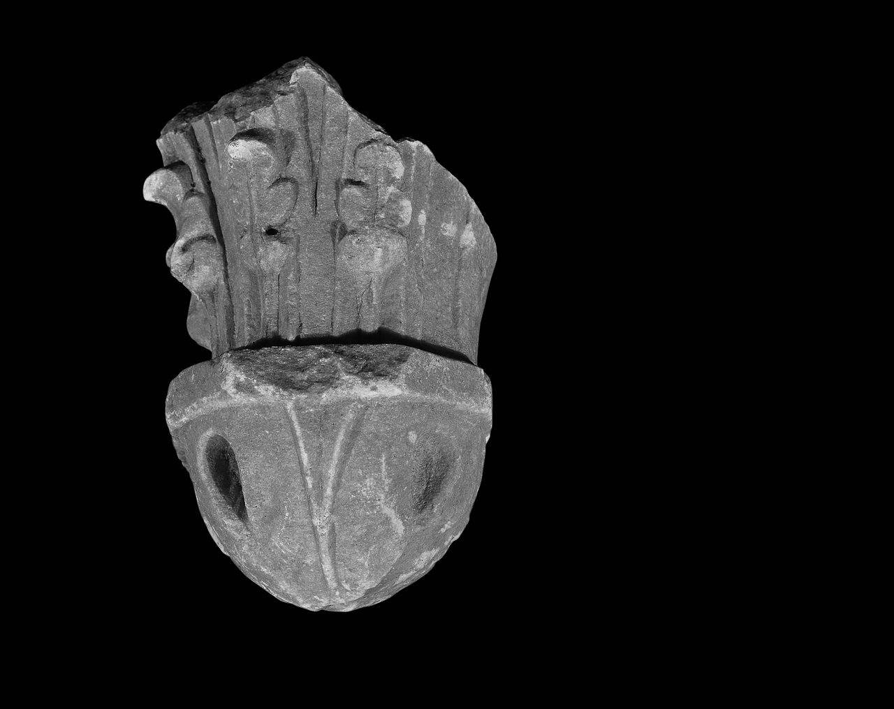 Frammento di pendente (pendente) di Scultore - ambito lombardo (fine/inizio sec. XIV)