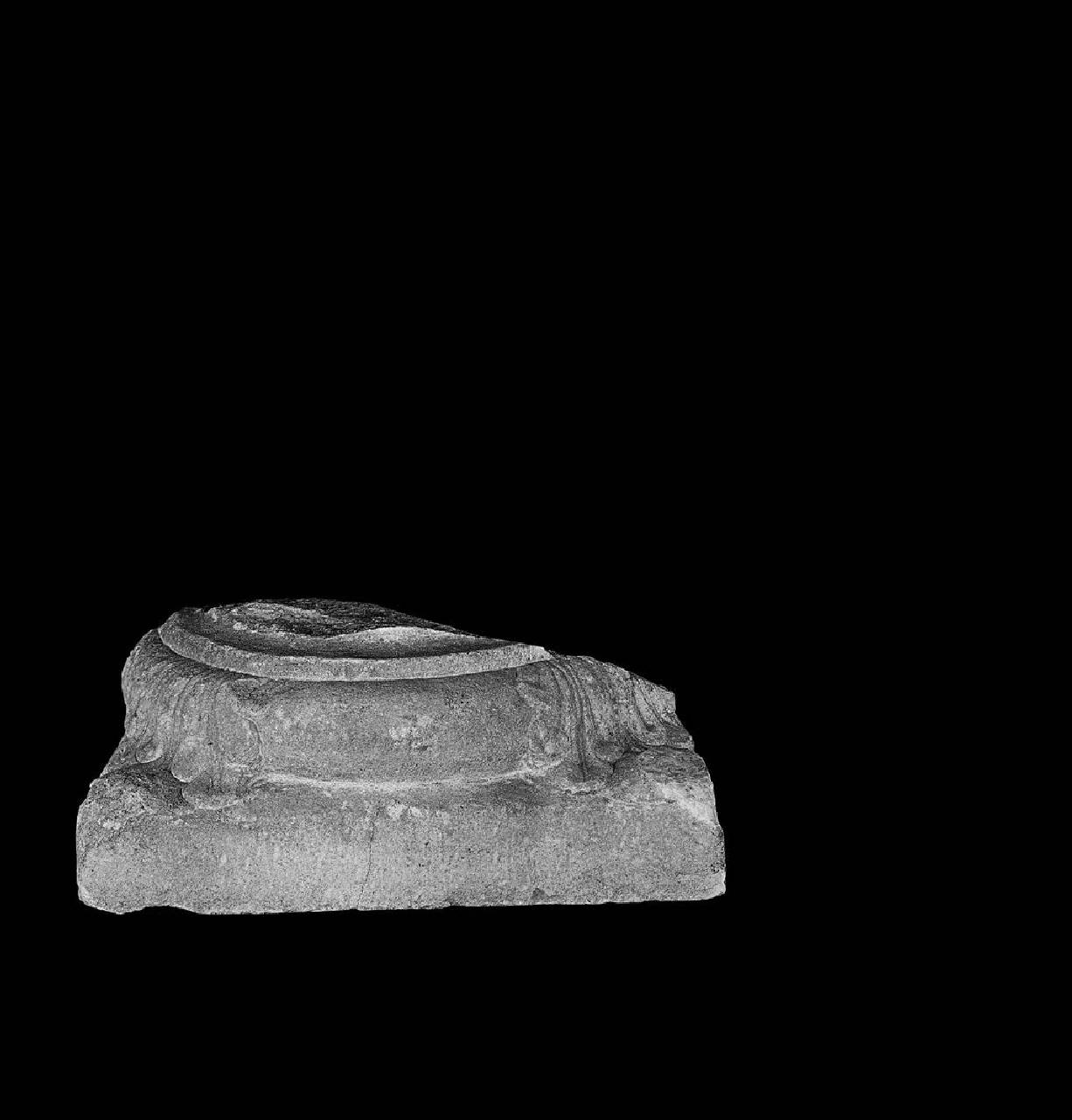 Base di colonna frammentata (base di colonna, frammentata) di Scultore - ambito lombardo (terzo quarto sec. XV)