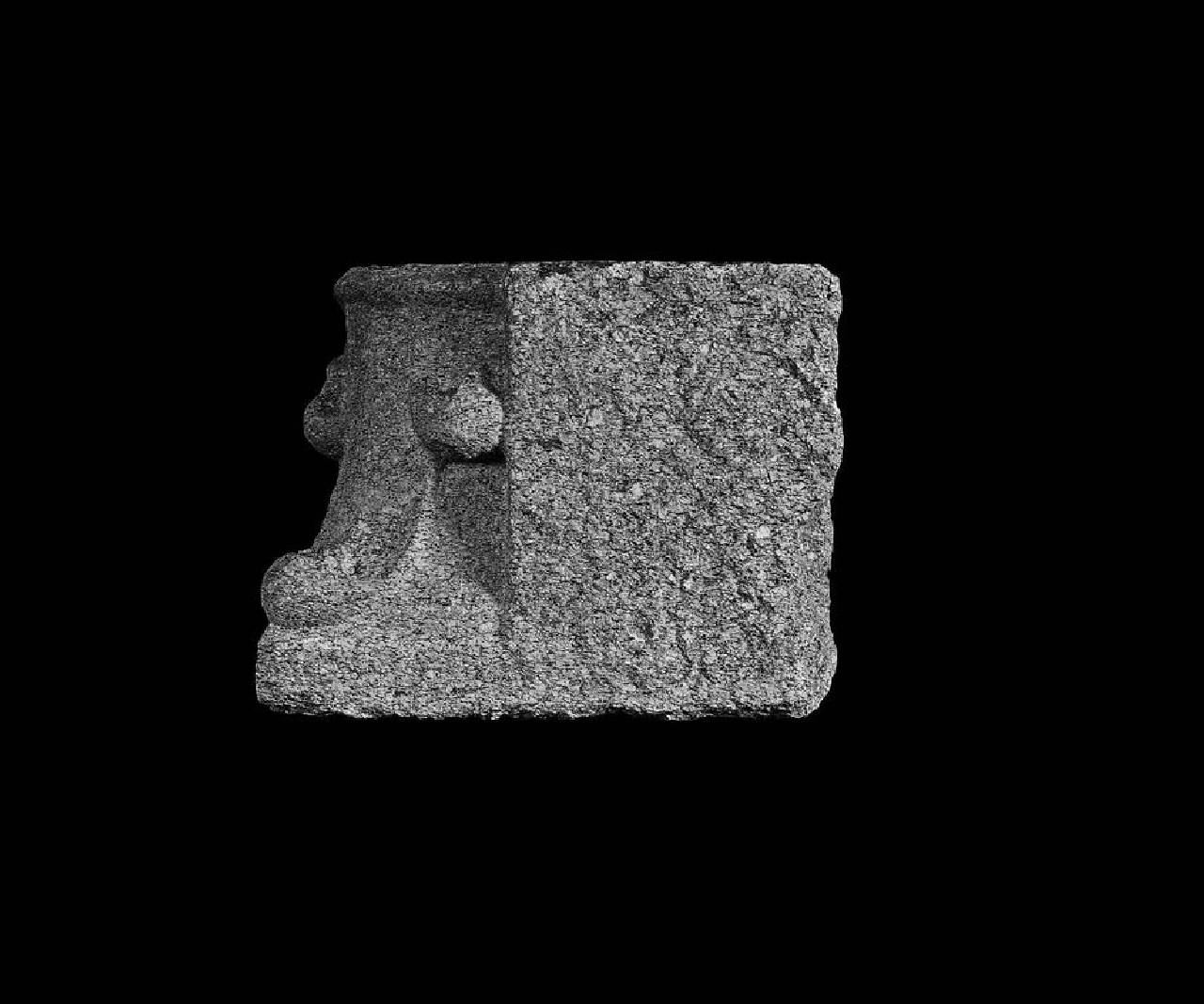 Capitello di semi colonna con foglie d'acqua (capitello di semi colonna) di Scultore - ambito lombardo (seconda metà sec. XV)