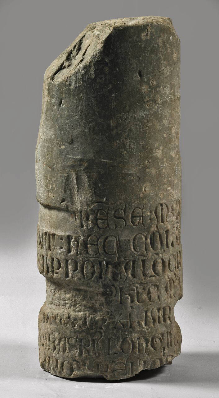 Colonna portacroce in memoria di Giovanni Filippo (colonna, parte di) di Lapicida - ambito lombardo (prima metà sec. XIV)