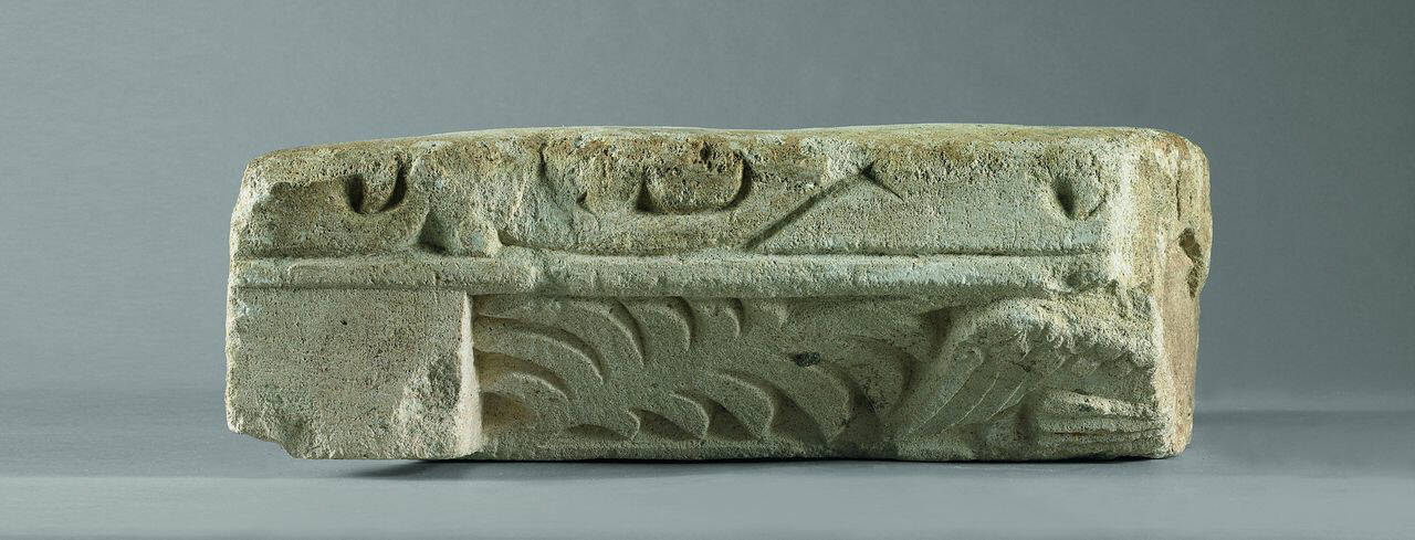 Base d'imposta con elemento vegetale e uccello ad ali spiegate, frammentario (base d'imposta) di Scultore - ambito lombardo (sec. XII)