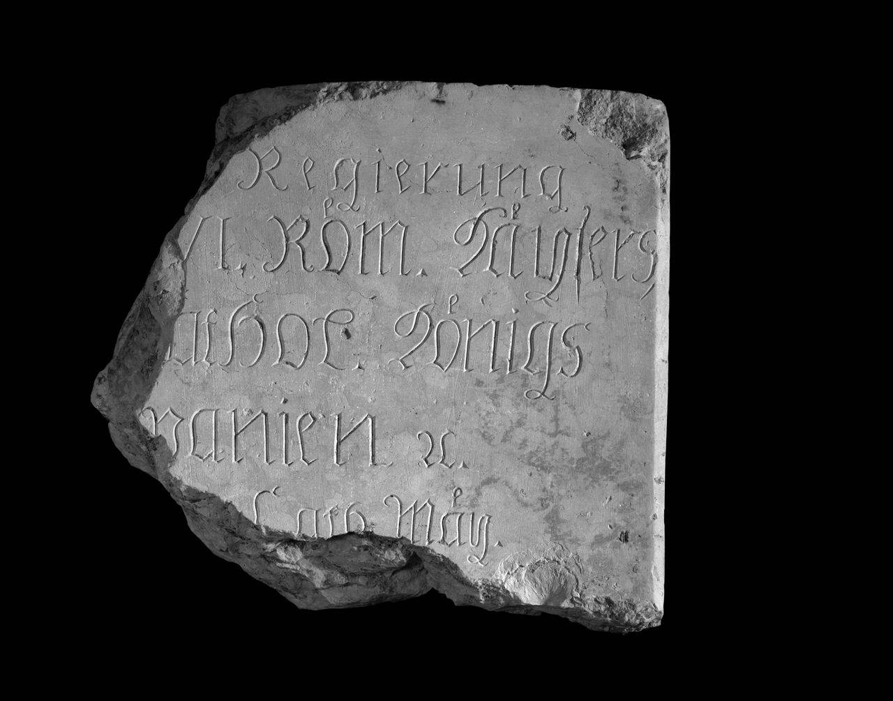 Iscrizione mutila riferibile all' imperatore Carlo VI (lastra, frammento di) di Lapicida - ambito lombardo (secondo quarto sec. XVIII)