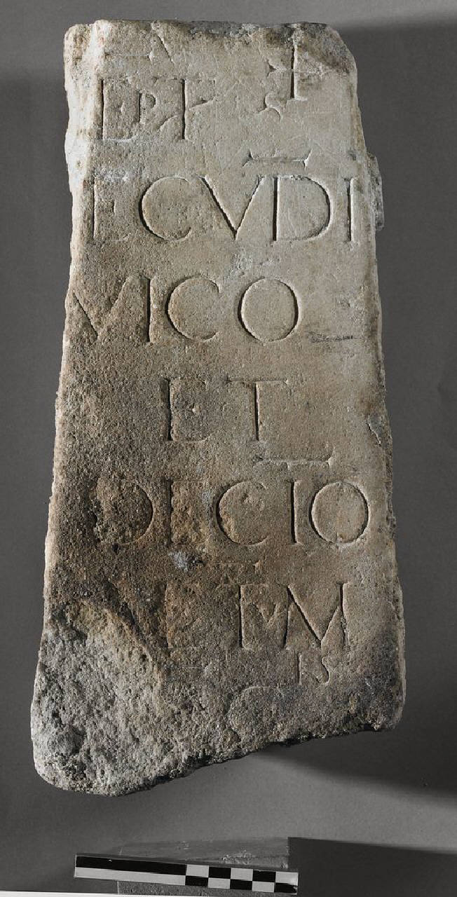 Lapide da San Vittore al Corpo (recto) (lastra opistografa) di Lapicida - ambito lombardo (sec. XI)