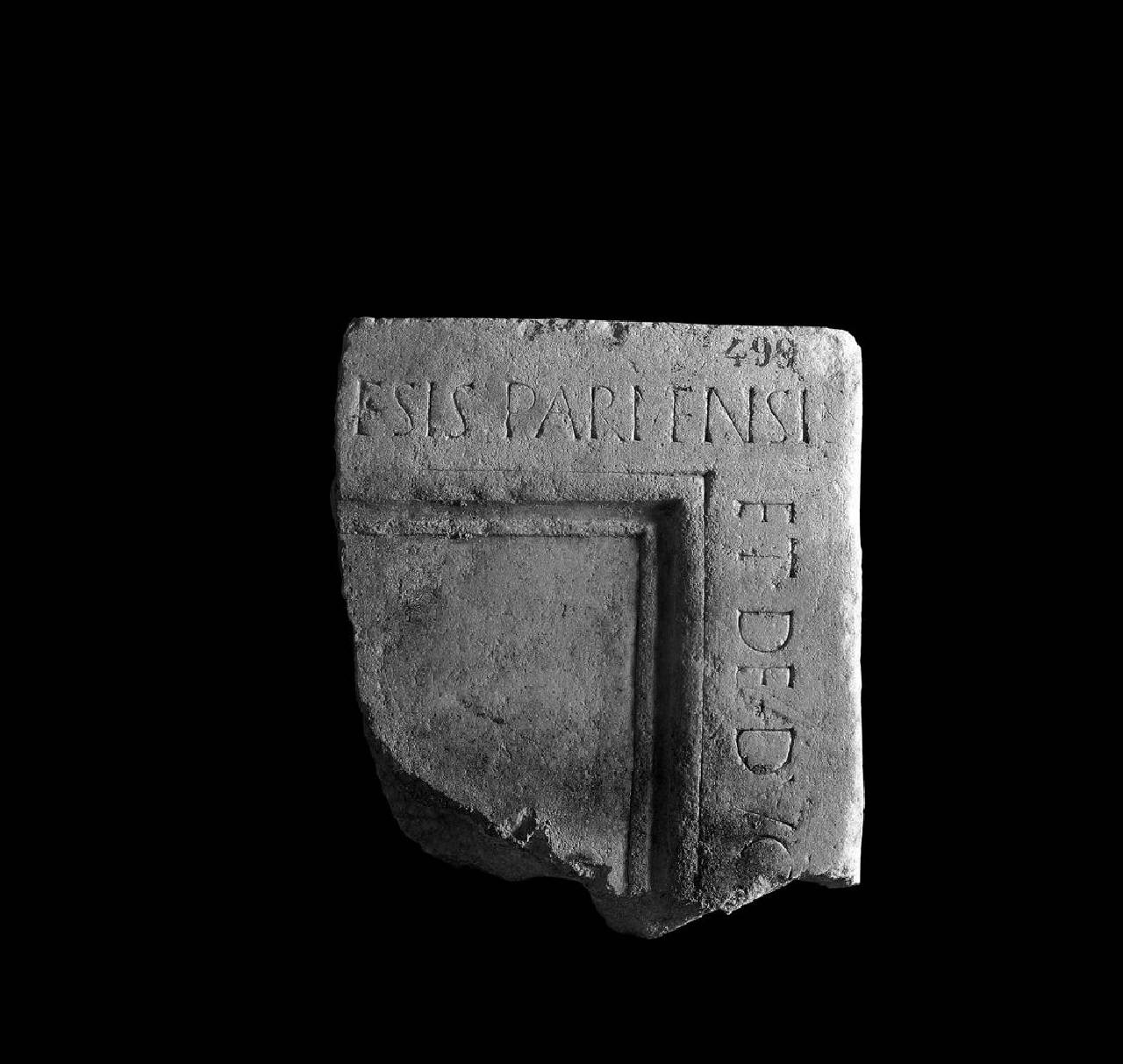 Lastra tombale? frammentaria con iscrizione detta dei Parmensi (lastra) di Scultore - ambito lombardo (fine/inizio sec. XV)