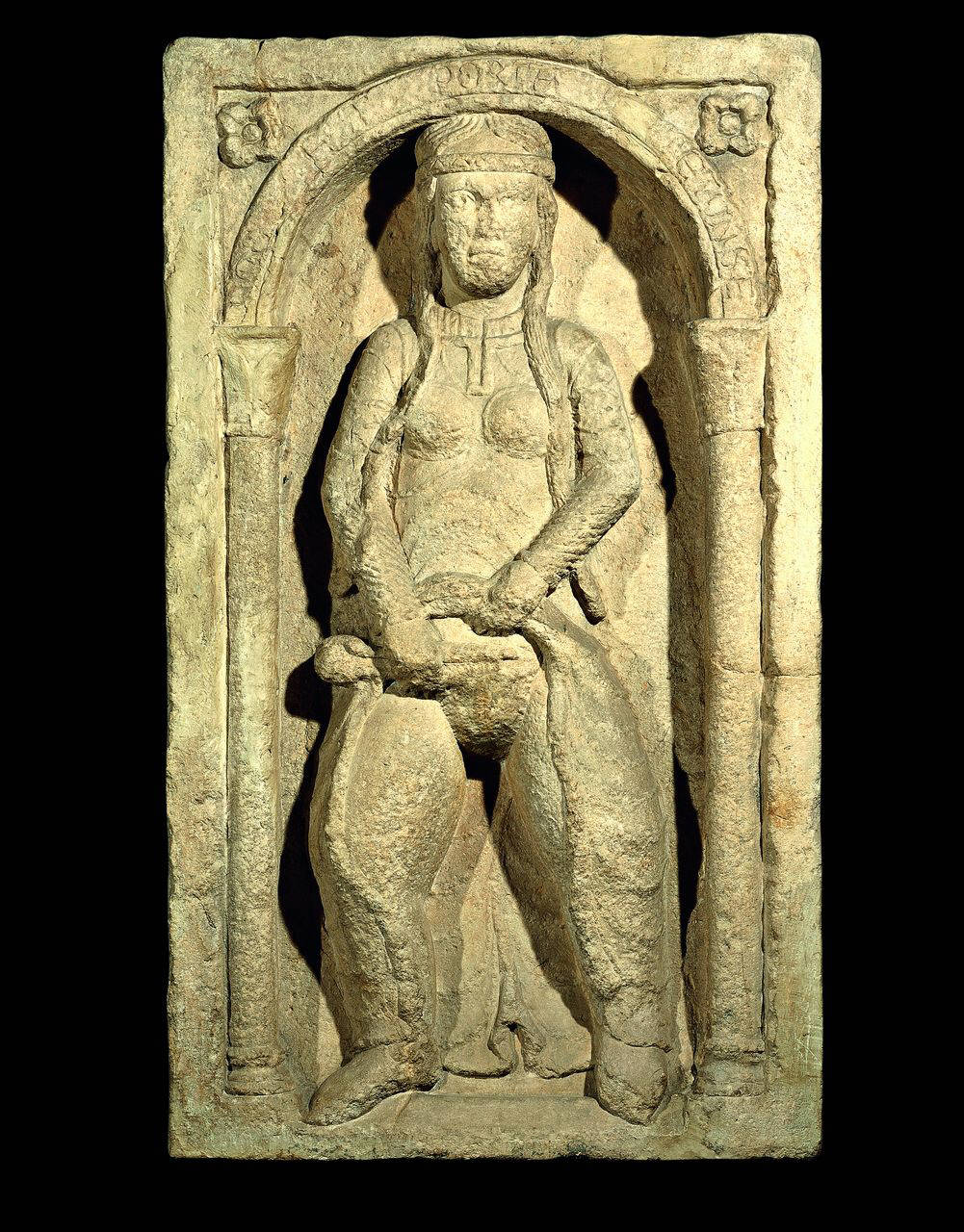 Figura femminile impudica (edicola) di Scultore - ambito lombardo (terzo quarto sec. XII)